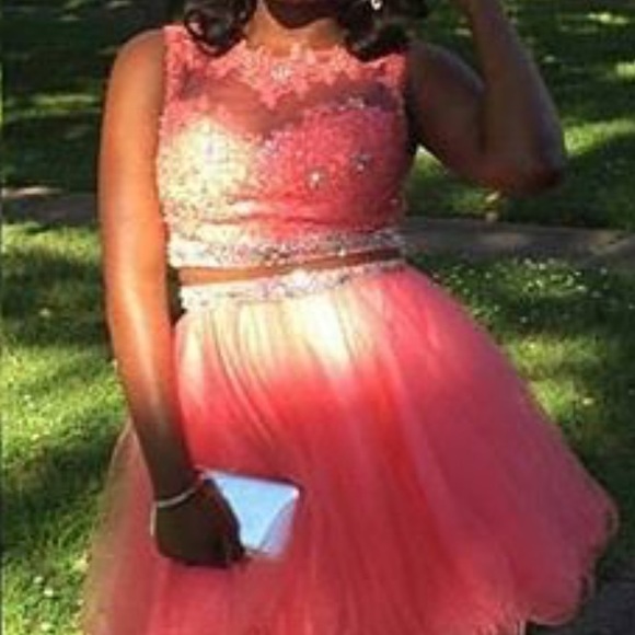 Prom Dresses - Picture 2 of 6